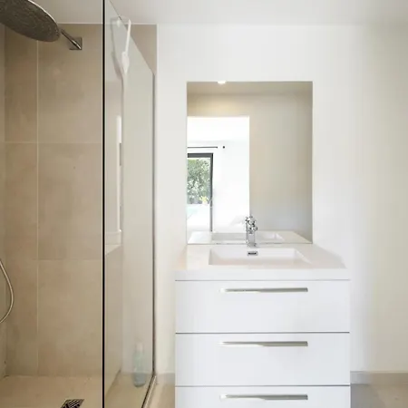 Вилла Beautiful 4 Bedroom With Pool In Center Канны
